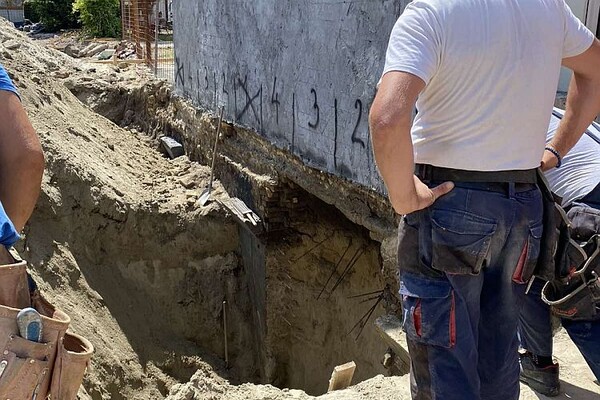 FOTO: Urušen deo upravne zgrade "Vodovoda" zbog radova na susednom objektu