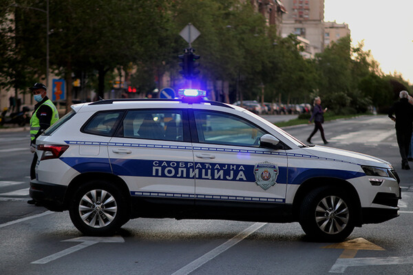 Ponudio 200 evra mita novosadskom policajcu, završio iza rešetaka