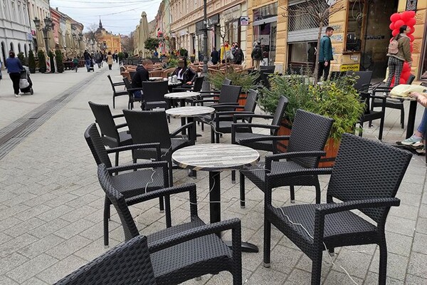 PITALI SMO NOVOSAĐANE: Da li vam nedostaje ispijanje kafe u baštama kafića? (FOTO)