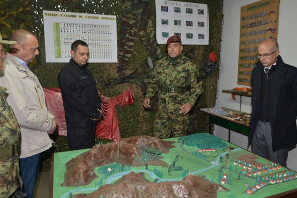 FOTO: Gradonačelnik i ministar vojni posetili kasarnu "Jugovićevo"