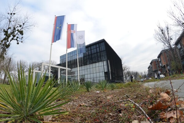 ZAVRŠENO GLASANJE: Rektorat i Metals banka  najlepše zgrade u NS u poslednjih 25 godina (FOTO)