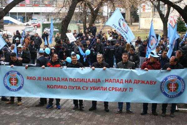 FOTO: Sastanak predstavnika Sindikata srpske policije sa sudijama i tužilaštvom prekinula dojava o bombi