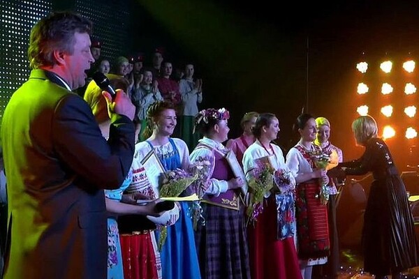 FOTO i VIDEO: Članovima ansambla "Vila" dodeljena najviša priznanja na Festivalu slovenske narodne pesme u Rusiji