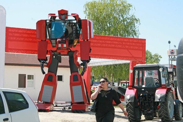 Poslednje pripreme za Sajam: Transformers traktor i okretanje ražnja