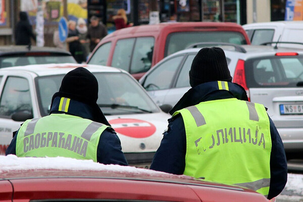 MUP: Zimski pneumatici su obavezni,  dan počeo sa saobraćajnim nezgodama sa poginulim licima MUP: Zimski pneumatici su obavezni,  dan počeo sa saobraćajnim nezgodama sa poginulim licima