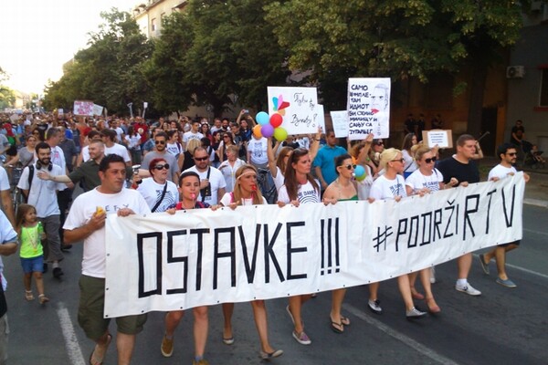 "PUĆI ĆU, VUČIĆU": Održan četvrti protest "Podrži RTV" (FOTO)
