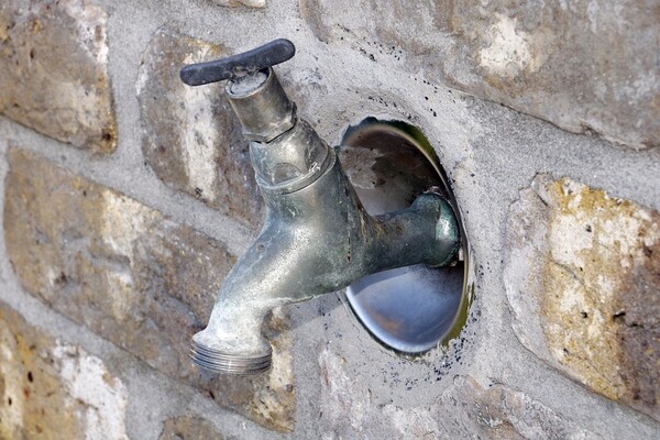 Delovi Kaća i Sremske Kamenice bez vode zbog havarije