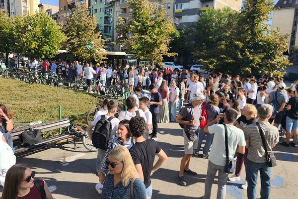 Profesori "Jovine gimnazije" i danas u jednočasovnom štrajku upozorenja