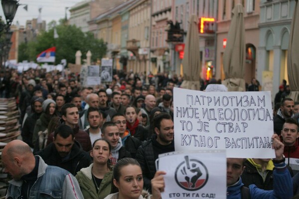 FOTO: Četvrti dan protesta protiv diktature okupio preko 2.000 ljudi u Novom Sadu