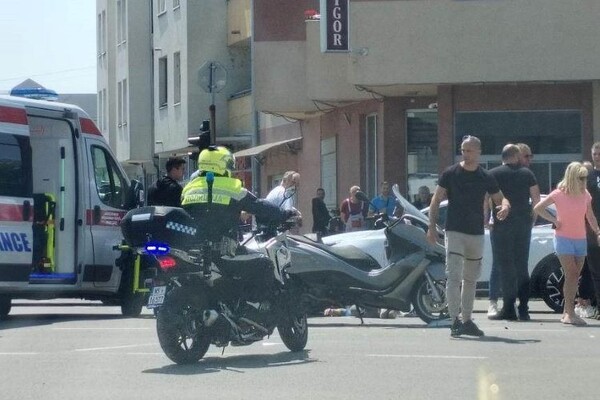 FOTO: Automobil udario motociklistu na Bulevaru patrijarha Pavla