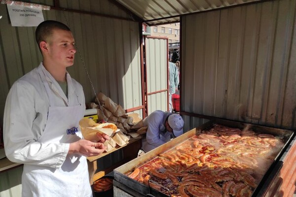 FOTO: Okolinu Riblje pijace preplavio miris pečenih kobasica