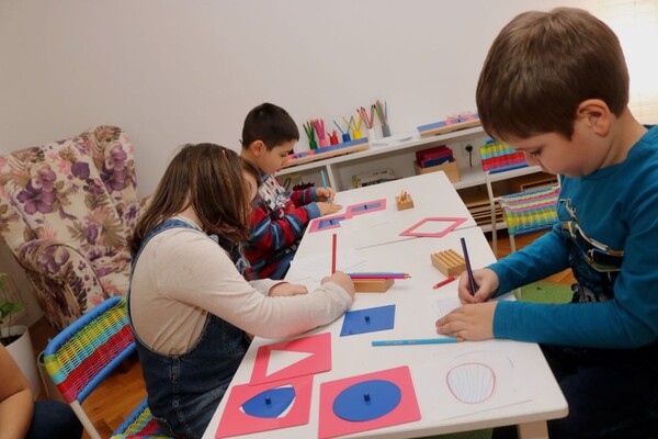 "MONTESORI CENTAR": Obrazovni sistem guši dečiju individualnost