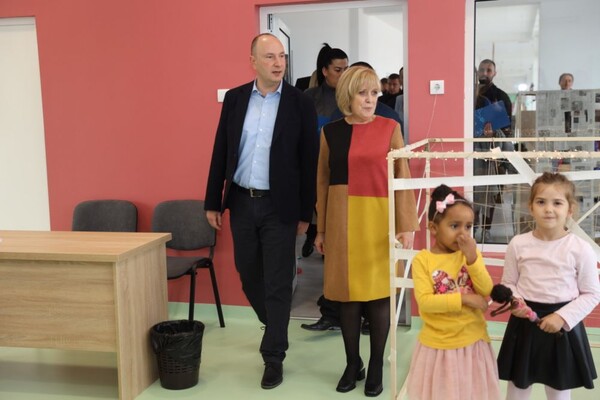 FOTO: Gradonačelnik posetio novi vrtić na Sajlovu FOTO: Gradonačelnik posetio novi vrtić na Sajlovu