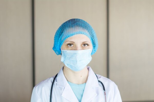 Doktorka iz Novog Sada: Ne smem da kažem koliko procenata ljudi preživi respirator, zaboravite proslave, nigde bez maske