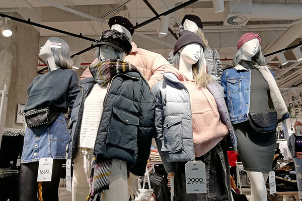SPREMITE SE ZA ZIMU: Evo gde u Novom Sadu možete kupiti moderne i tople jakne (FOTO)