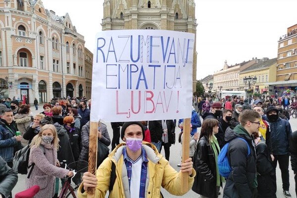 FOTO i VIDEO: U Novom Sadu odrÅ¾an protest protiv faÅ¡izma