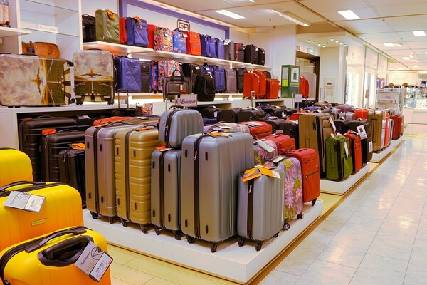 ISTRAŽUJEMO: Gde u NS možete kupiti kofer po povoljnoj ceni (FOTO)