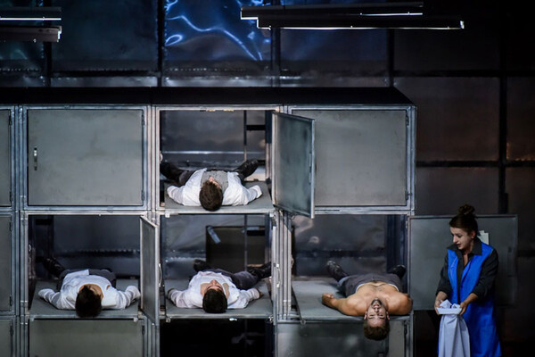 Trijumf predstave "Što na podu spavaš" u Srpskom narodnom pozorištu