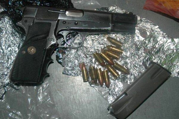 HORGOŠ: U automobilu pronađeno pet pištolja, municija i više kila droge (FOTO)