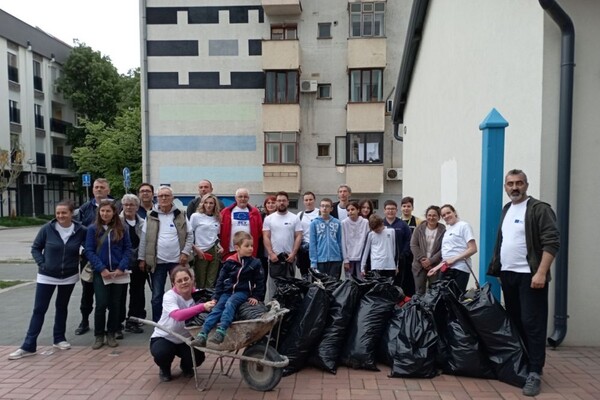 FOTO: Novosađani čistili Almaški kraj