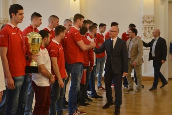 FOTO: Šampioni Srbije u odbojci na prijemu u Gradskoj kući