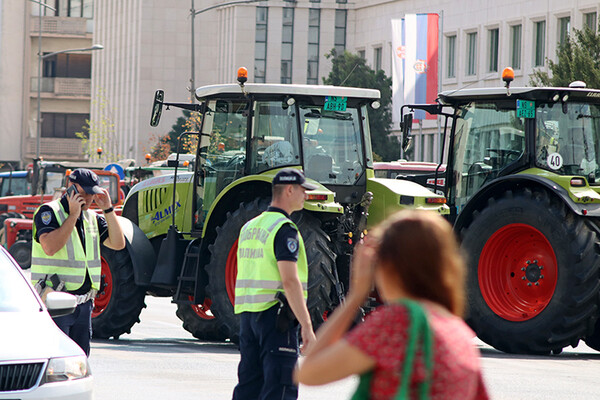 Protesti i blokade poljoprivrednika se nastavljaju i šire