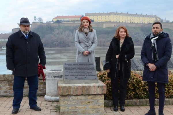 FOTO: Zamenjena spomen-ploča kod spomenika Žrtvama racije