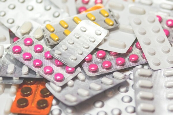 Dr Bukarica o lečenju korone: Antibiotici zabranjeni, sa vitaminima umereno