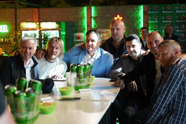 FOTO: Naše fudbalske legende ispratile završnicu UEFA Lige šampiona na Heineken događaju u Novom Sadu FOTO: Naše fudbalske legende ispratile završnicu UEFA Lige šampiona na Heineken događaju u Novom Sadu