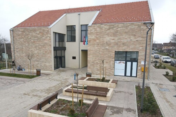 FOTO: U novom objektu MZ "Sajlovo" ambulanta, pošta i klub penzionera (FOTO)