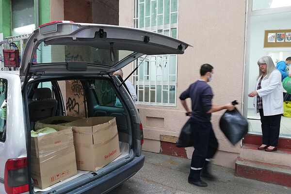FOTO: Uručena pomoć Svratištu za beskućnike u Futoškoj ulici