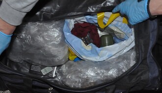 MUP: Zaplenjeno oko četiri kilograma narkotika, ručna bomba i municija