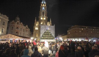 NS Winter Fest: Hor "Dečijeg kc Beograd", bend "Mamorlook" i Delta radio večeras na Trgu! (FOTO)