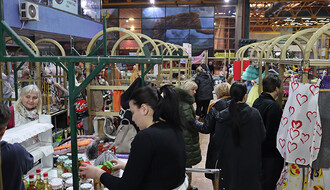 Završen deveti Novosadski bazar: Od igle do lokomotive (FOTO)