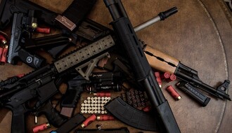 Novosadska policija zaplenila više komada oružja, vlasnik uhapšen