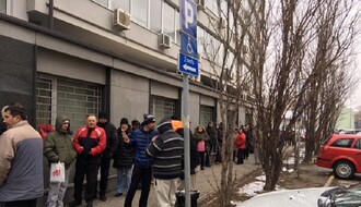 Udruženje građana "NS blok": Bolesni satima čekaju ispred zgrade Fonda za zdravstveno osiguranje