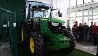 Novosadski Poljoprivredni fakultet dobio novi traktor