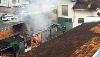 DETELINARA: Izbio požar u krugu stolarske radionice u Janka Čmelika (FOTO)