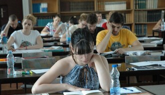 Hard Work: Novosadski studenti u epizodi “Junski ispitni rok”