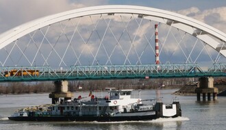 Udruženje lađara upozorava na opasnu plovidbu ispod novosadskih mostova