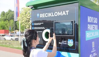 FOTO: Novosadski "pametni reciklomati" pušteni u rad