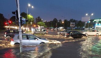 FOTO i VIDEO: Jaka kiša u Novom Sadu, mnoge ulice pod vodom