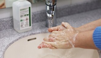 DERMATOLOZI: Često pranje ruku oštećuje kožu, evo kako da je zaštitite
