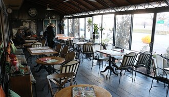 Taverna Sat: Mesto gde kafu možete popiti uz Miku Antića i pogled na Tvrđavu
