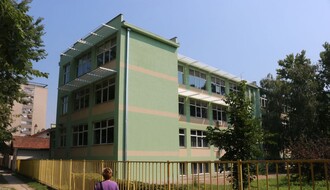 Više škola u Novom Sadu evakuisano zbog dojave o bombama