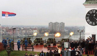 U Novom Sadu izvedena počasna artiljerijska paljba povodom Dana državnosti