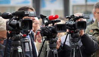 NUNS: Nosioci vlasti da prestanu da diskriminišu medije i novinare