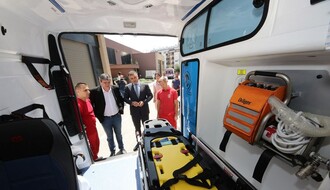 Novosadska Hitna pomoć dobila dva nova sanitetska vozila (FOTO)
