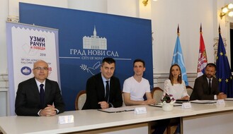 "Uzmi račun i pobedi": Potpisani ugovori sa dobitnicima stanova u Novom Sadu i Beogradu