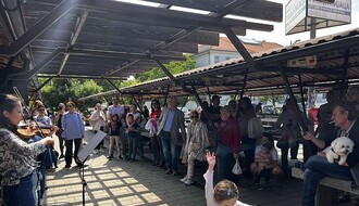"Hrana za uši":  Na koncertu klasične muzike na Ribljoj pijaci publika tražila tri bisa (FOTO)